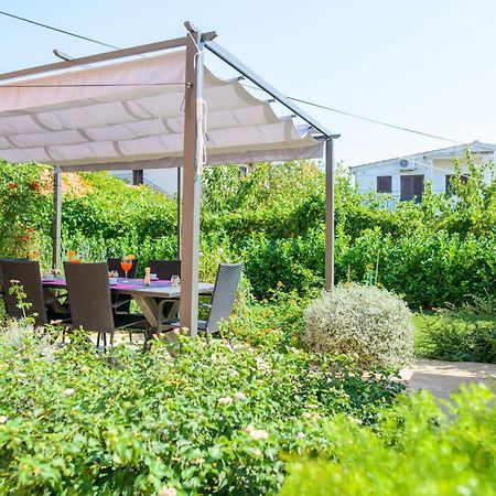 Holiday home Mirjana - with garden Trogir Bagian luar foto