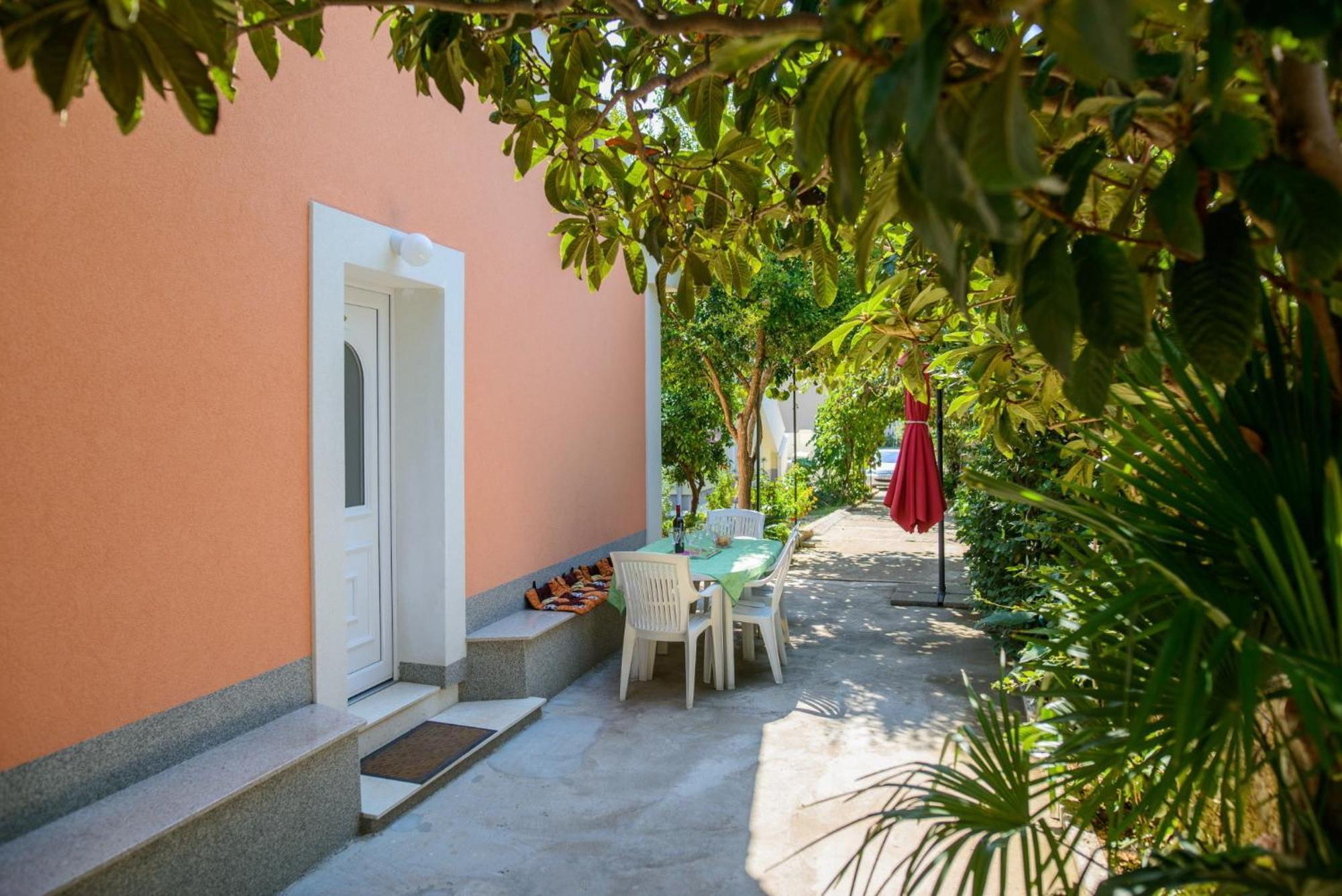 Holiday home Mirjana - with garden Trogir Bagian luar foto