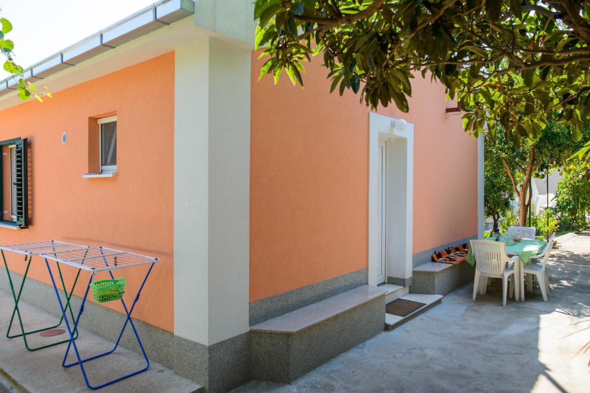 Holiday home Mirjana - with garden Trogir Bagian luar foto