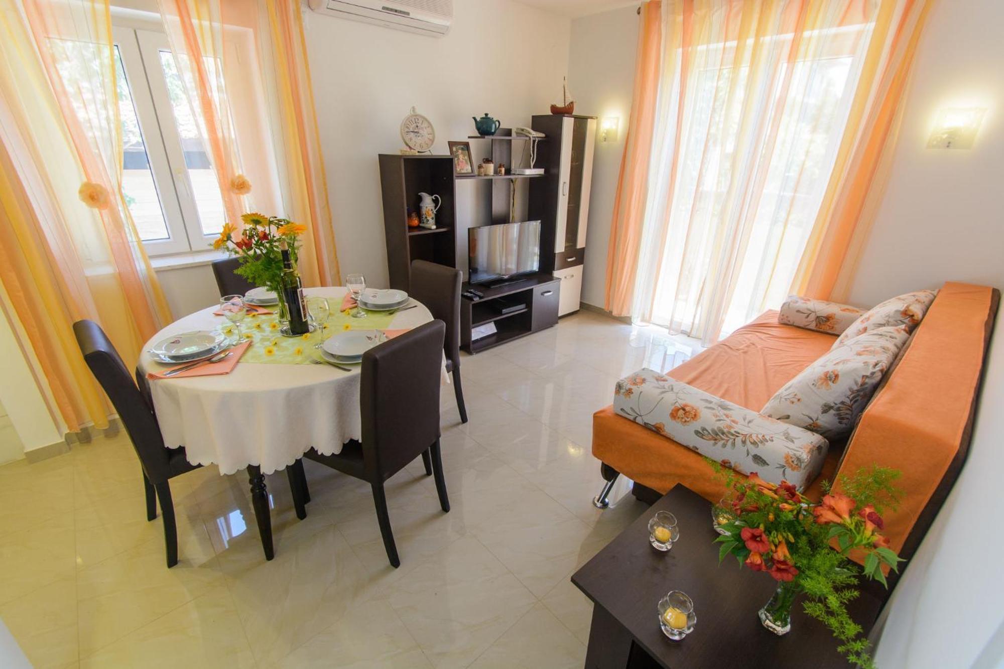 Holiday home Mirjana - with garden Trogir Bagian luar foto
