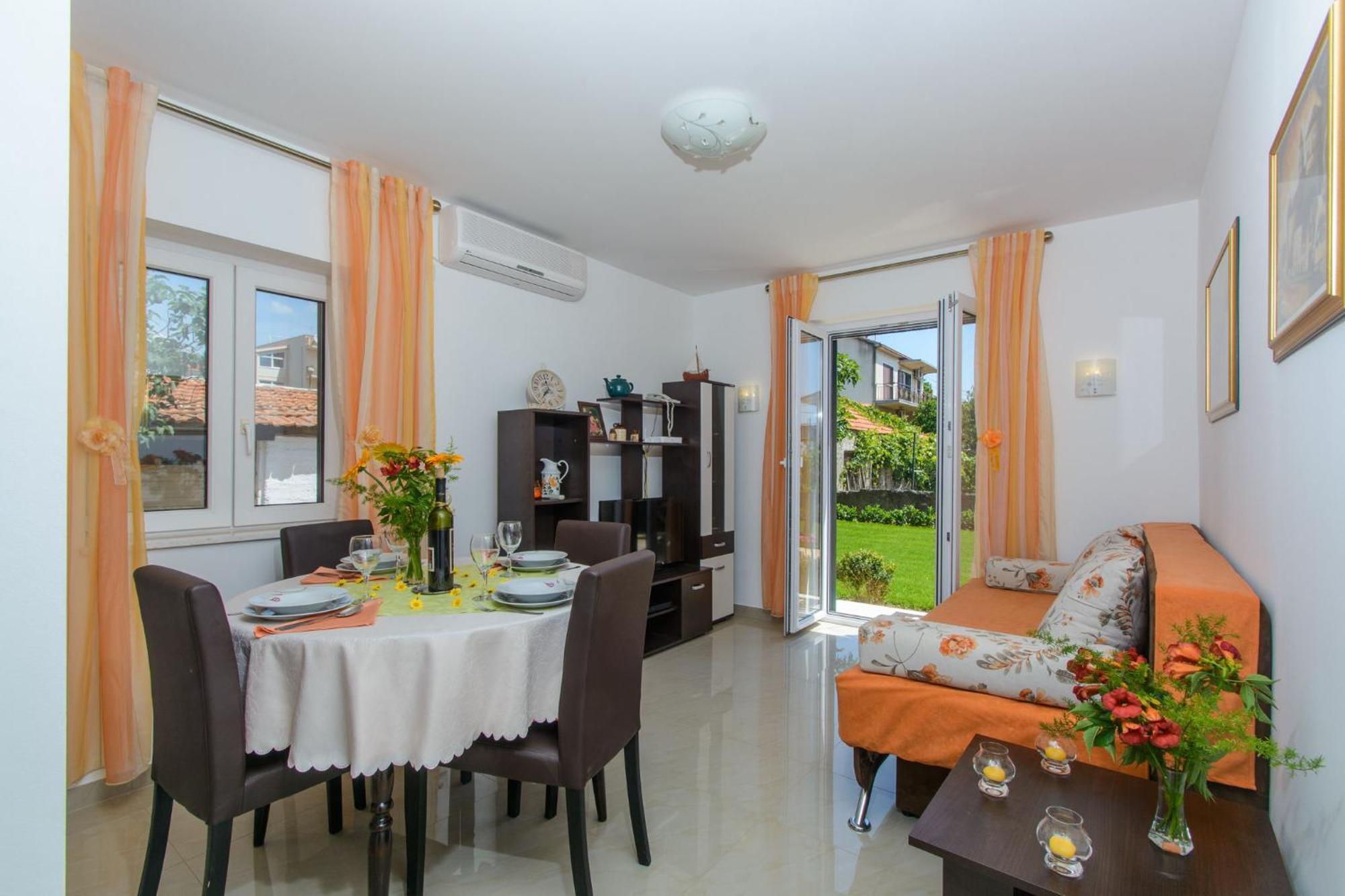 Holiday home Mirjana - with garden Trogir Bagian luar foto