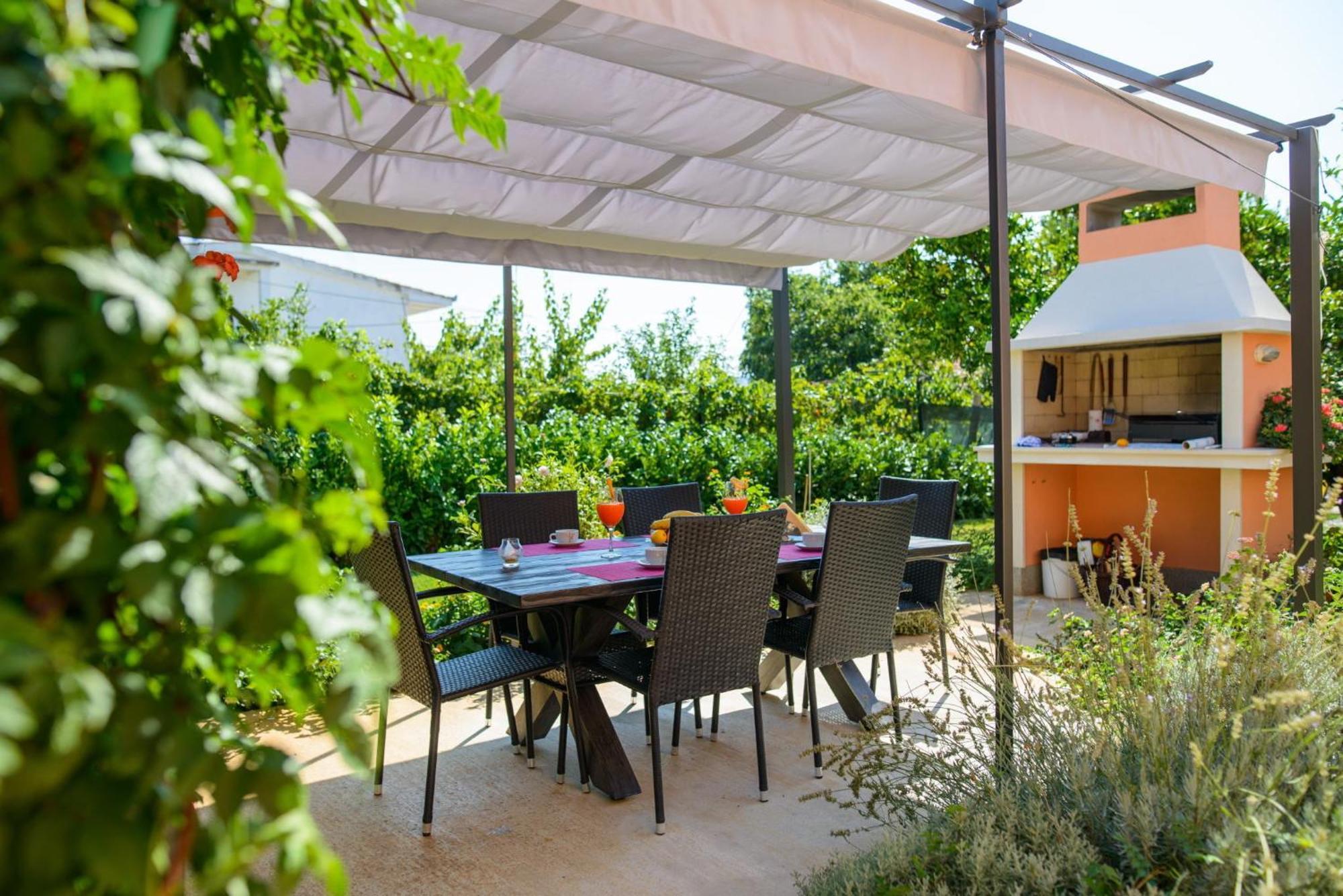 Holiday home Mirjana - with garden Trogir Bagian luar foto